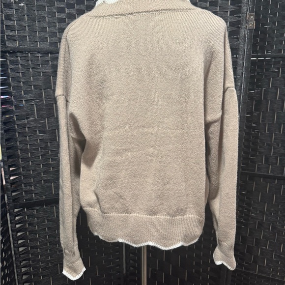 Unknown brand Women's Tan Sweater with White Trim. Sz L - Picture 2 of 2